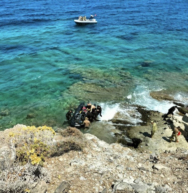 MSB: Kıyıya vuran bottan 47 göçmen kurtarıldı