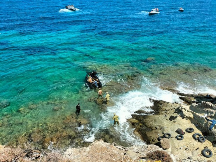 MSB: Kıyıya vuran bottan 47 göçmen kurtarıldı