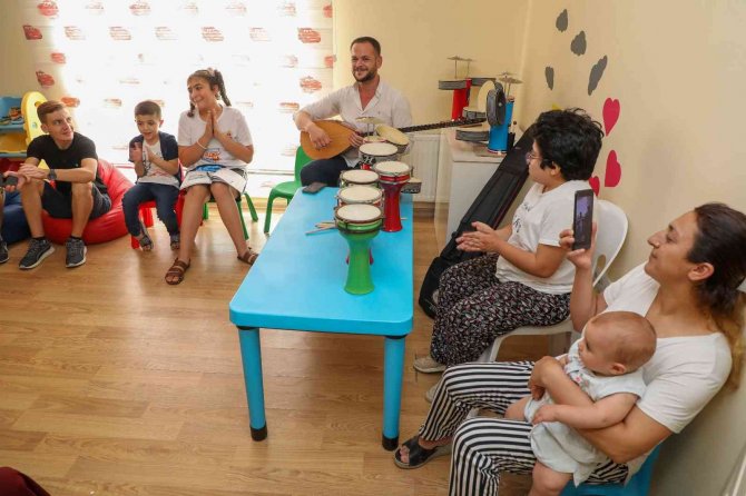 Özel gereksinimli çocuklara müzikli terapi