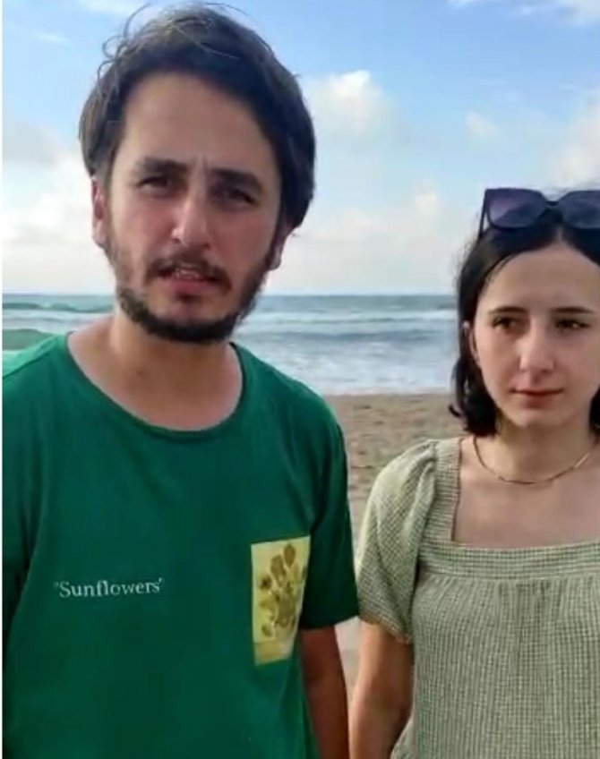 Paramedik çift, plajda boğulma tehlikesi geçiren çocuğu hayata döndürdü