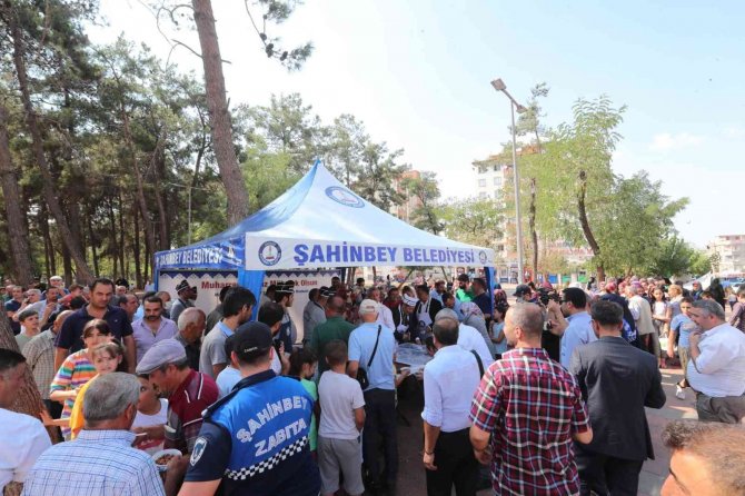 Şahinbey’de aşure geleneği sürüyor