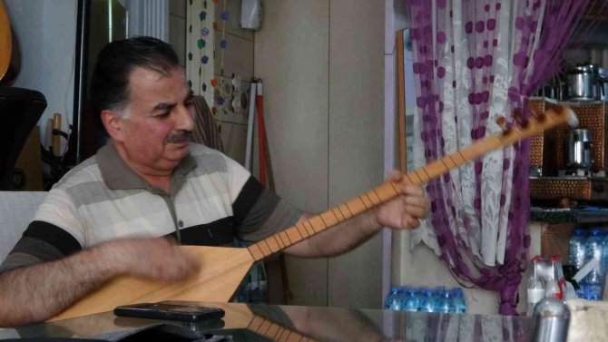 Sıra dışı çay ocağı insanlara moral oluyor