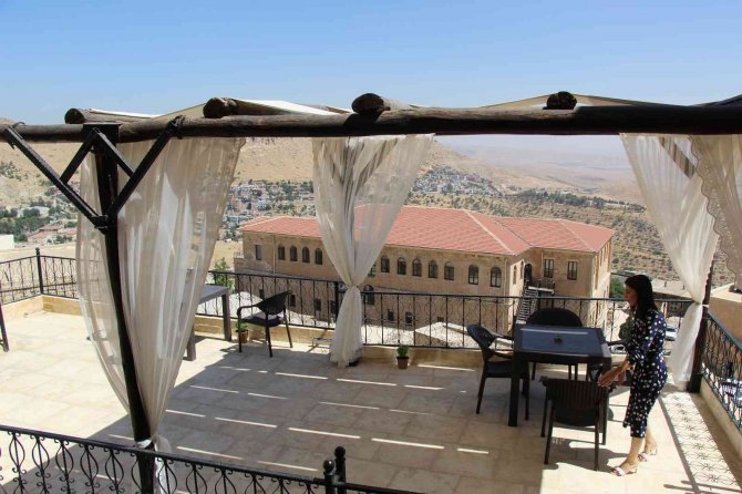 Turizmde kadının gücü: 800 yıllık harabeye dönmüş tarihi konağı otele çevirdi