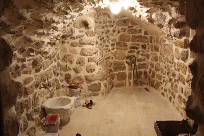 Turizmde kadının gücü: 800 yıllık harabeye dönmüş tarihi konağı otele çevirdi