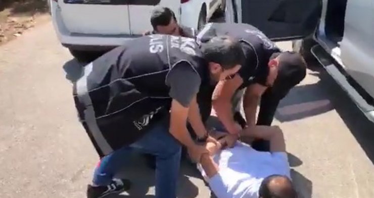 Araç lastiğinde uyuşturucu sevkiyatı 'Çaki'ye takıldı