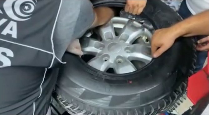 Araç lastiğinde uyuşturucu sevkiyatı polisin film gibi operasyonuyla engellendi