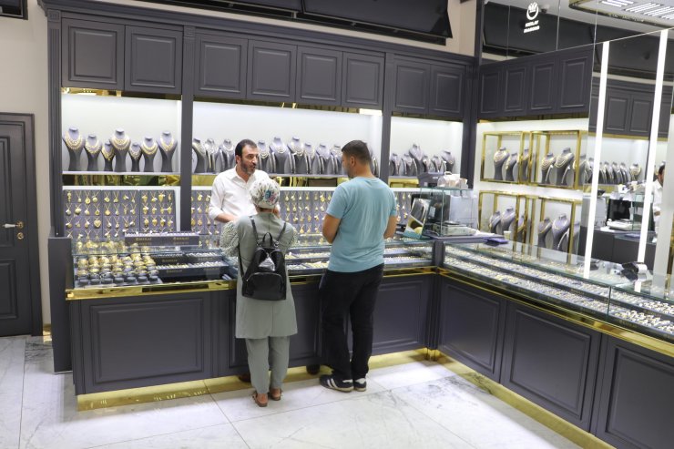 'Düşük ayarlı sahte altın' iddiasına açıklama: Odanın izniyle getirilen ürünleri satıyoruz