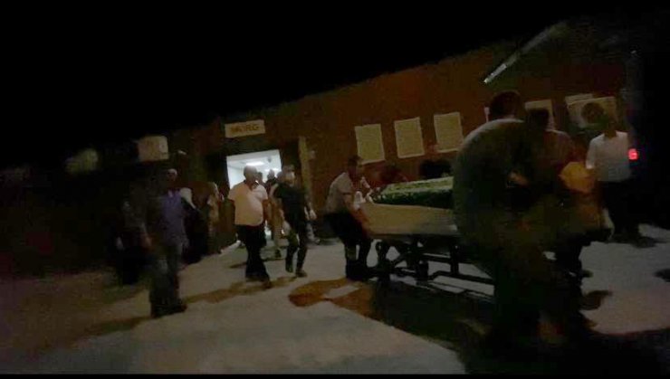 Eşine tokat atan kocayı bıçakla öldürüp, babasını ve kardeşini yaraladılar