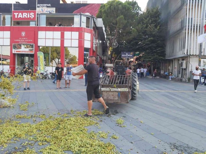 Eylem yapmak isteyen üreticiyi belediye başkanı sakinleştirdi