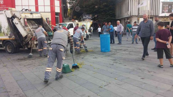 Eylem yapmak isteyen üreticiyi belediye başkanı sakinleştirdi