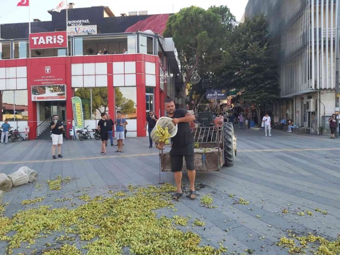 Eylem yapmak isteyen üreticiyi belediye başkanı sakinleştirdi