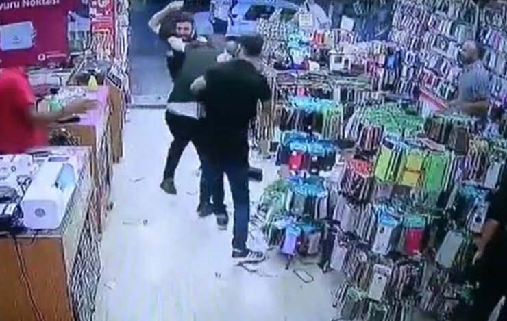 İki kardeş, eniştelerini bıçakladı; o anlar kamerada