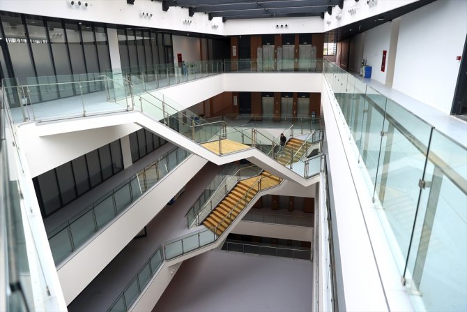 İstanbul Medeniyet Üniversitesi 3 bin kişilik modern kütüphanesine kavuşuyor