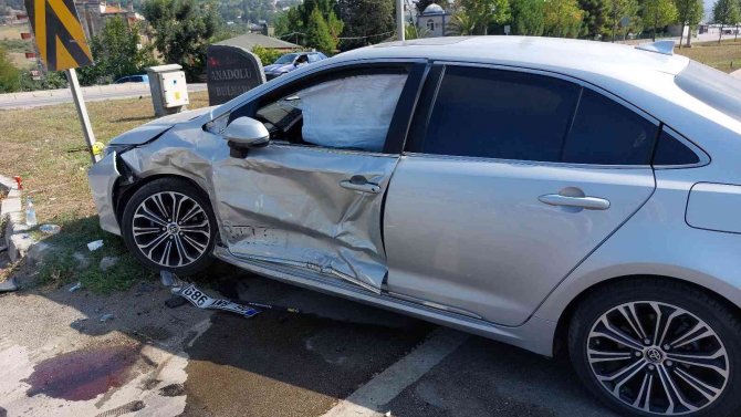 Kazada sürücüler emniyet kemeri sayesinde yara almadı