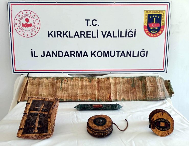 Kırklareli'de el yazması İncil ve Tevrat ele geçirildi