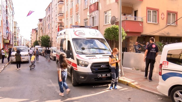 Komşuları haber alamadı, evinde ölü bulundu