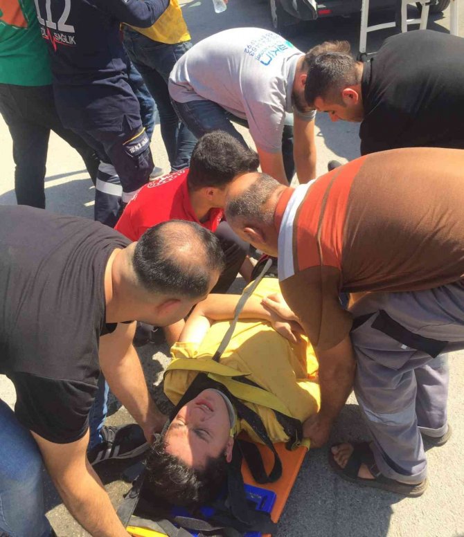 Otomobil ile motosiklet çarpıştı: 2 yaralı