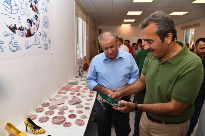 Özel çocukların eserlerinden oluşan sergi açıldı