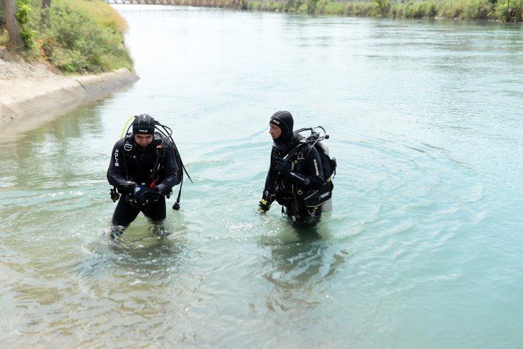 Sulama kanalına giren Abdullah kayboldu, yakınları sinir krizi geçirdi