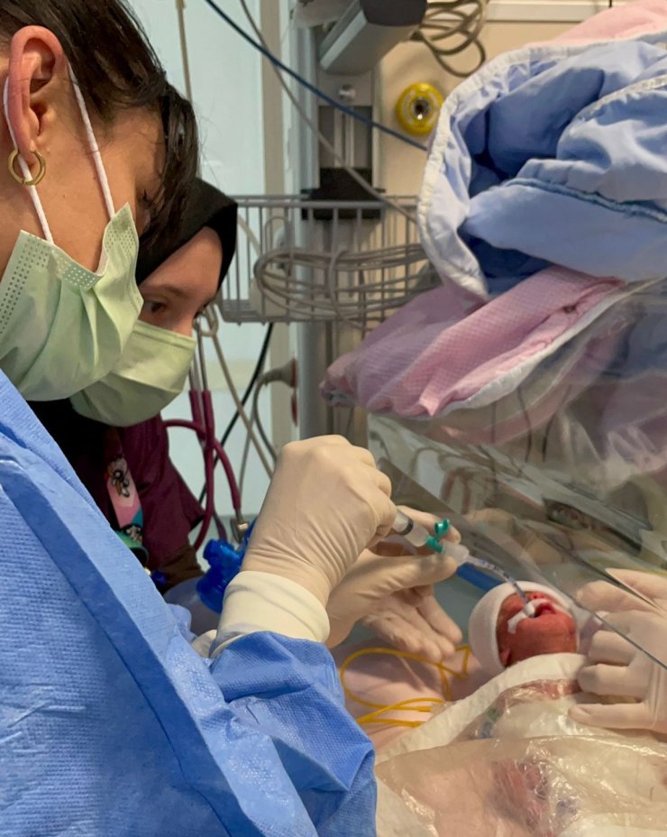 540 gramlık parmak bebek Rabia'yı kök hücre tedavisi hayata bağladı