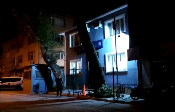 Ayağından vuruldu, yaralı halde 2 kilometre gidip, polis merkezine sığındı