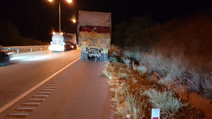 Çorum'da otomobil, kamyona çarptı; 13 yaşındaki Efe öldü, 3 yaralı