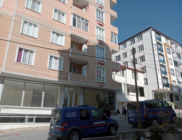 Eşinin tabancayla ateş açtığı kadın, 3'üncü kattan atladı