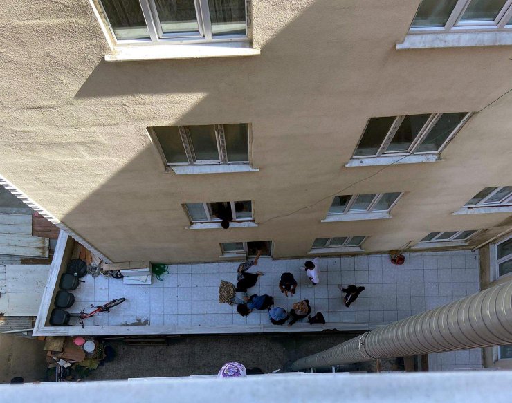 Eşinin tabancayla ateş açtığı kadın, 3'üncü kattan atladı