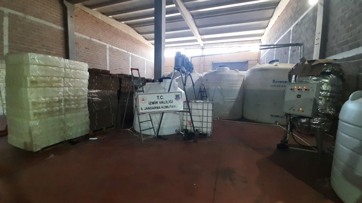 İzmir'de sahte içki deposuna baskın; 3 gözaltı