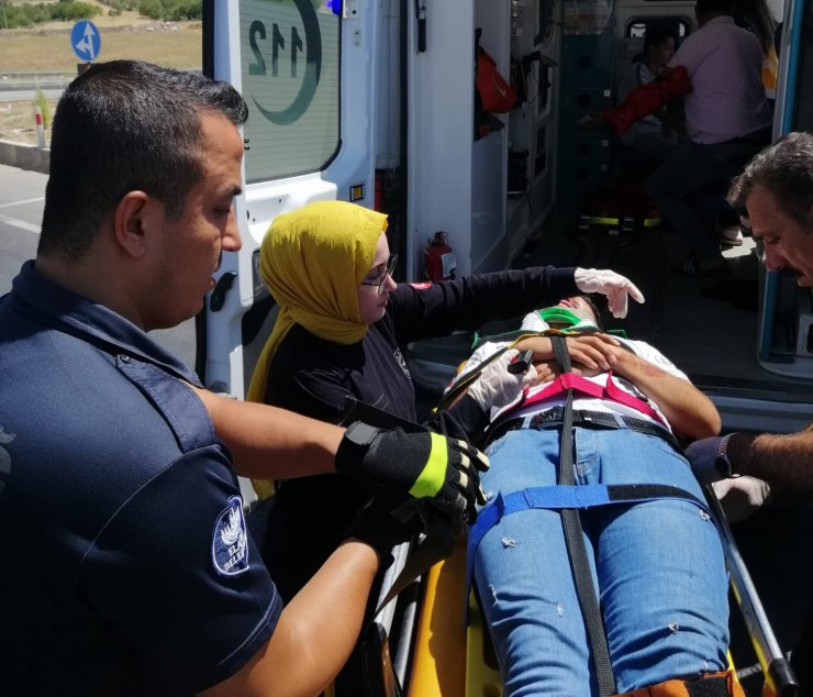 Kırmızı ışıkta kaza: 5 yaralı