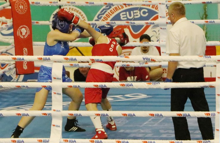 Minik boksörler, altın madalya için tüm yeteneklerini sergiliyor