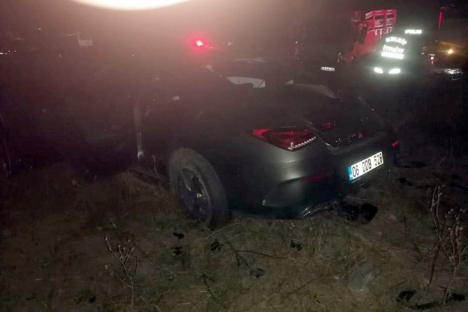 Otomobil ile kamyon çarpıştı: 1 ölü, 3 yaralı