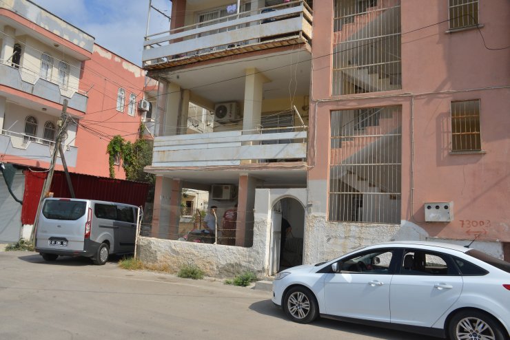 Polisin ihbarla gittiği evde anne ölü, oğlu ağır yaralı bulundu