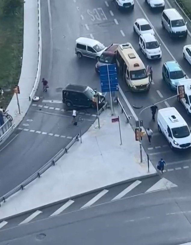 Silahlı kavga sonrası kaza; yarı çıplak halde kaçtı