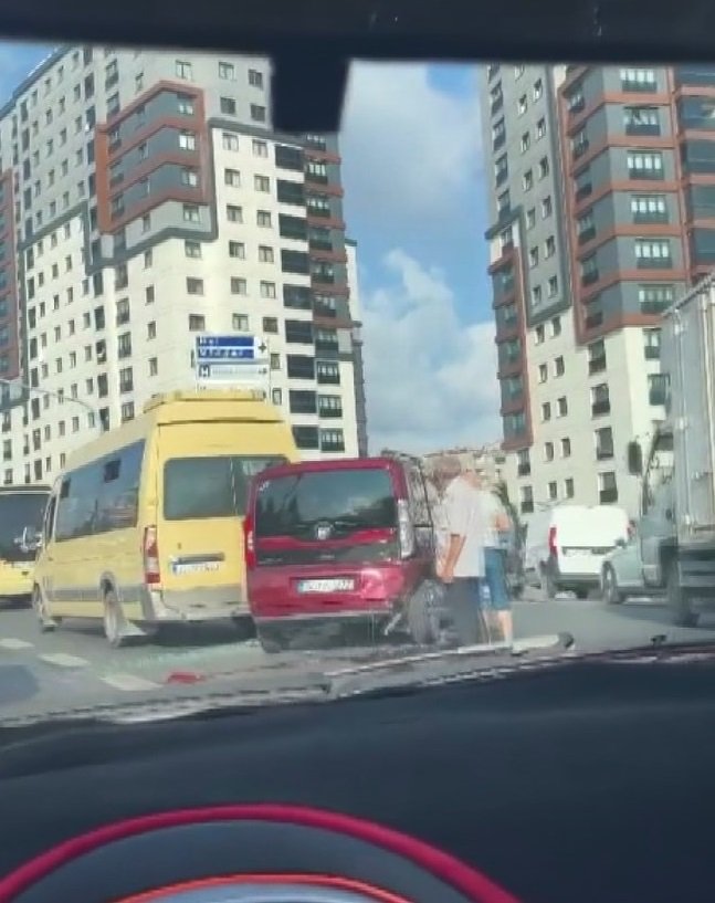 Silahlı kavga sonrası kaza; yarı çıplak halde kaçtı