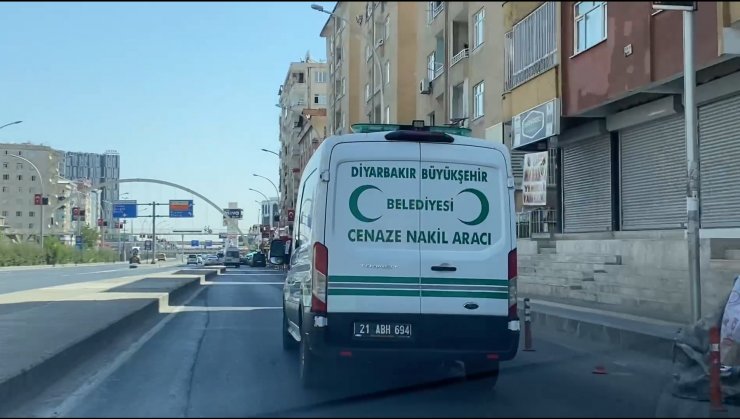 Tokat attığı eşinin yakınları tarafından bıçaklanarak öldüren Baran toprağa verildi