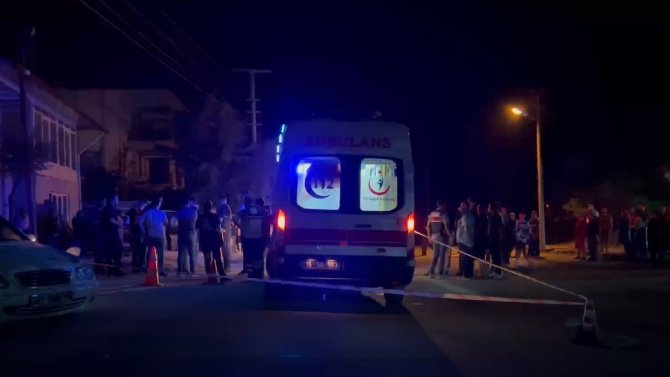 Boşanma aşamasındaki eşini sokak ortasında silahla öldürdü