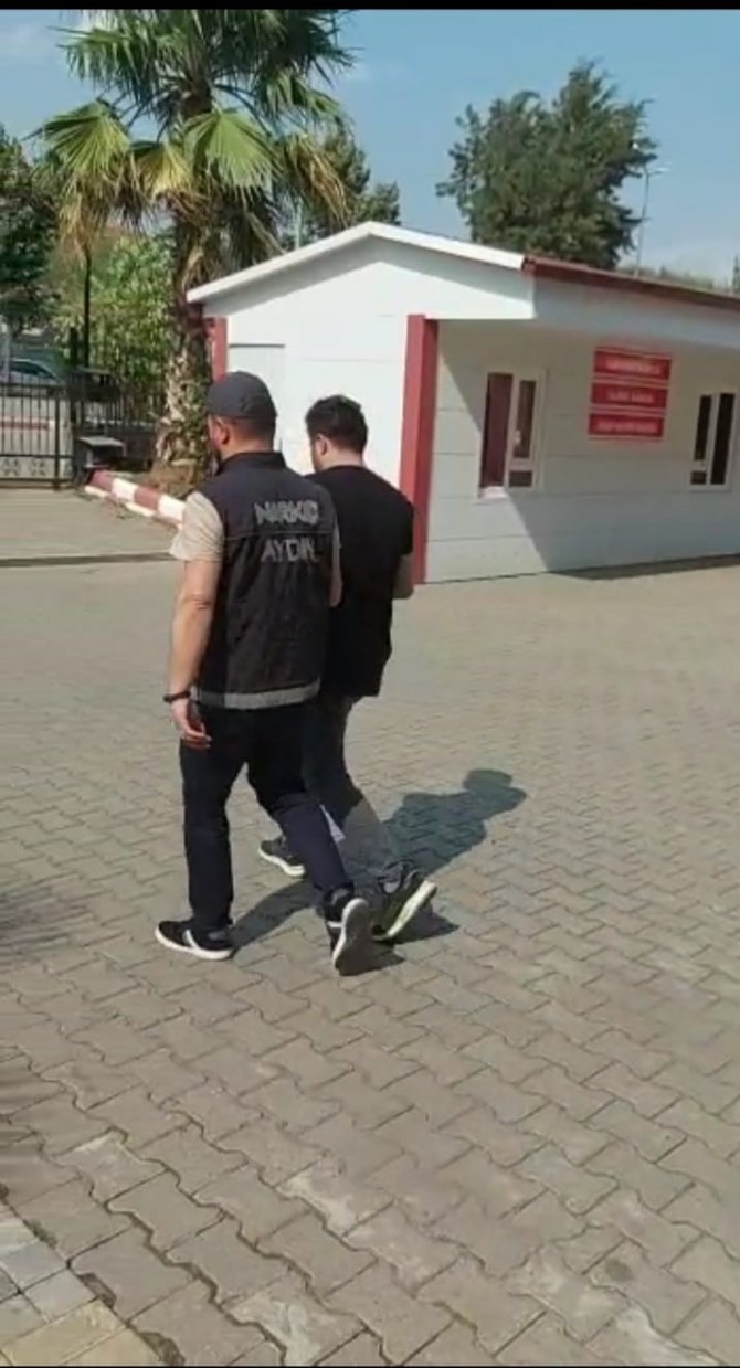 Çalıştığı iş yerinde uyuşturucu satışı yaptı, narkotik ekiplerinden kaçamadı