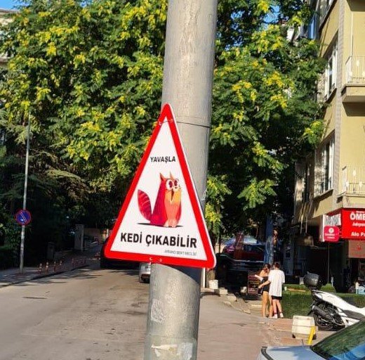 Hayvanseverlerden can dostları için 'Yavaşla' tabelaları