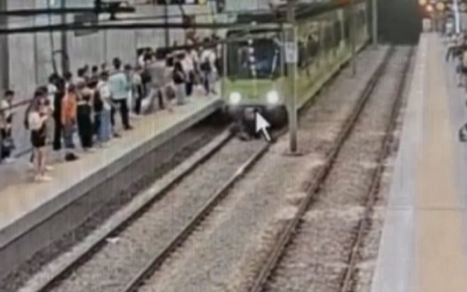 Metronun önüne atlayan şahıs yürekleri ağza getirdi