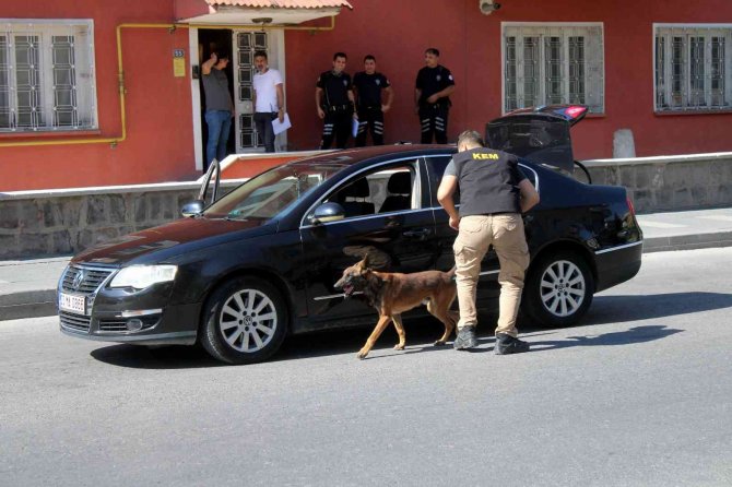 Şüpheli otomobil polisi alarma geçildi