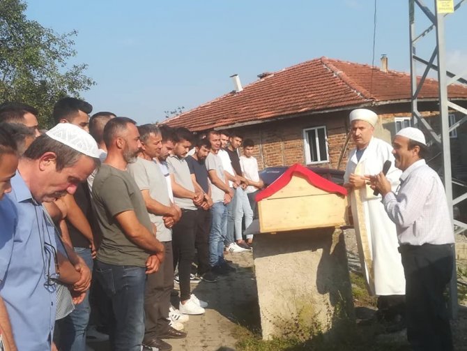 Trafik kazasında ölen genç toprağa verildi
