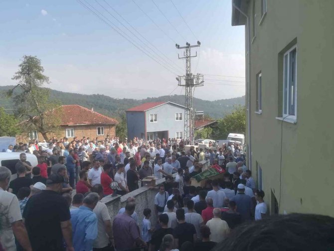 Trafik kazasında ölen genç toprağa verildi