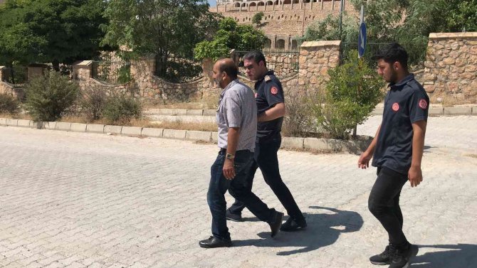 Ailesi tarafından terk edilen adam 12 katlı kuleye çıktı, ekipler ikna etti