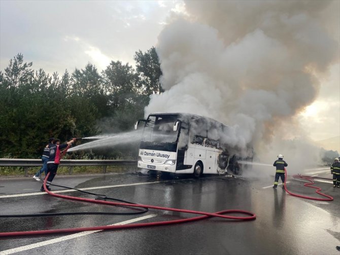 Anadolu Otoyolu'nda yolcu otobüsünde yangın!