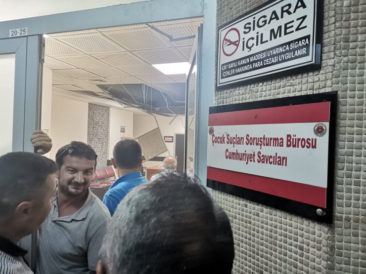 Ankara'da fırtına ve sağanak hayatı felç etti