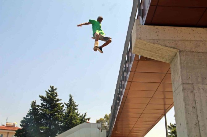 Bu sefer brandanın üzerine atlamadı, canına kıydı