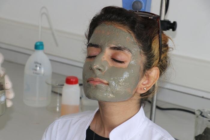 Iğdır'da Tuz Dağı'ndaki kilden cilt maskesi üretildi