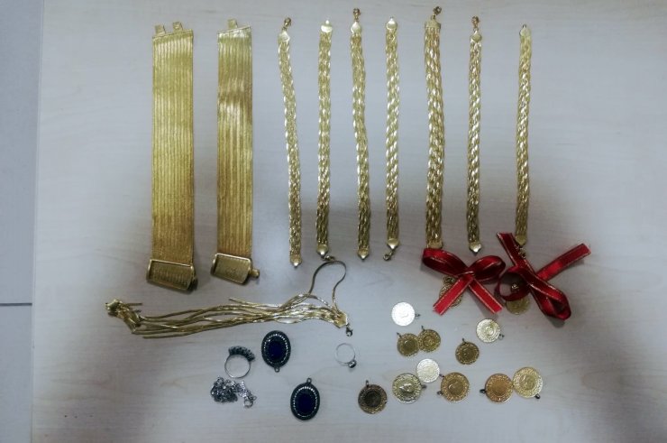 Karaman'da sahte altın bozdurup, kuyumcuları dolandıran 3 kişi yakalandı