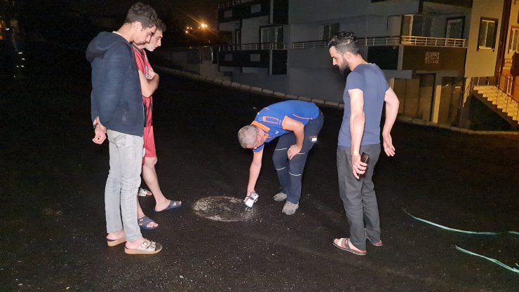 Kötü koku endişe yarattı, kanalizasyon hattının tıkalı olduğu ortaya çıktı